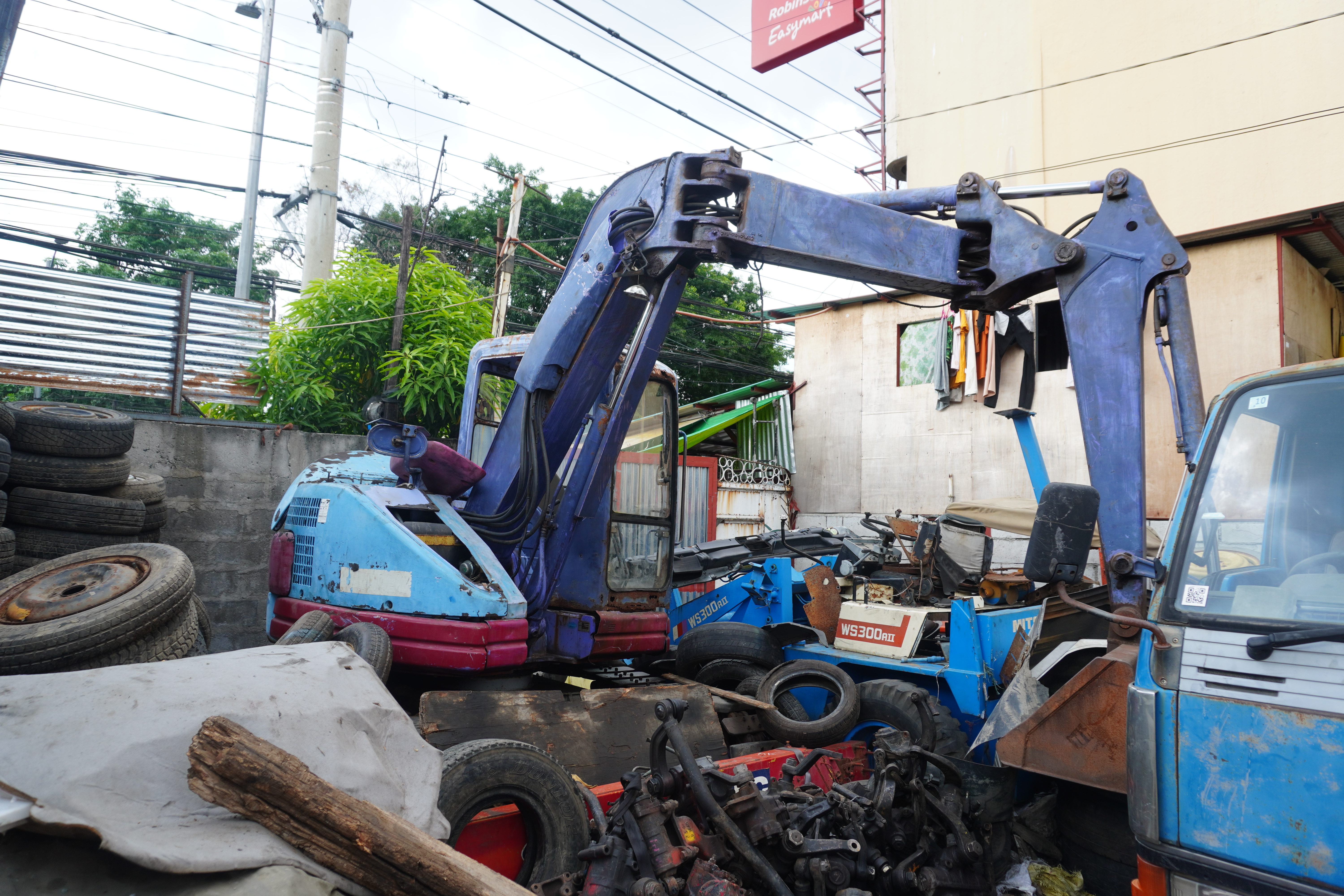 KOMATSU 75UR